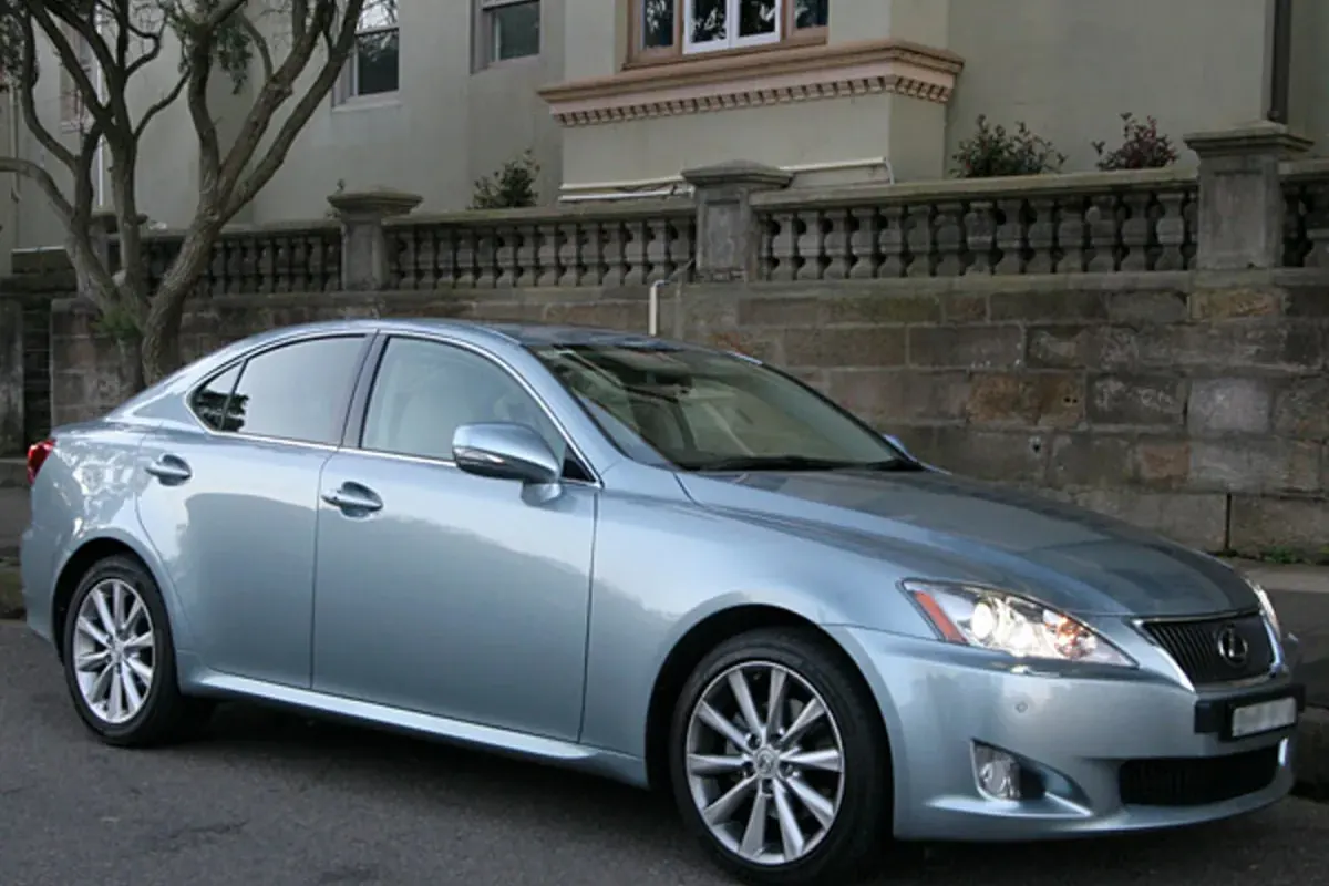 Lexus IS